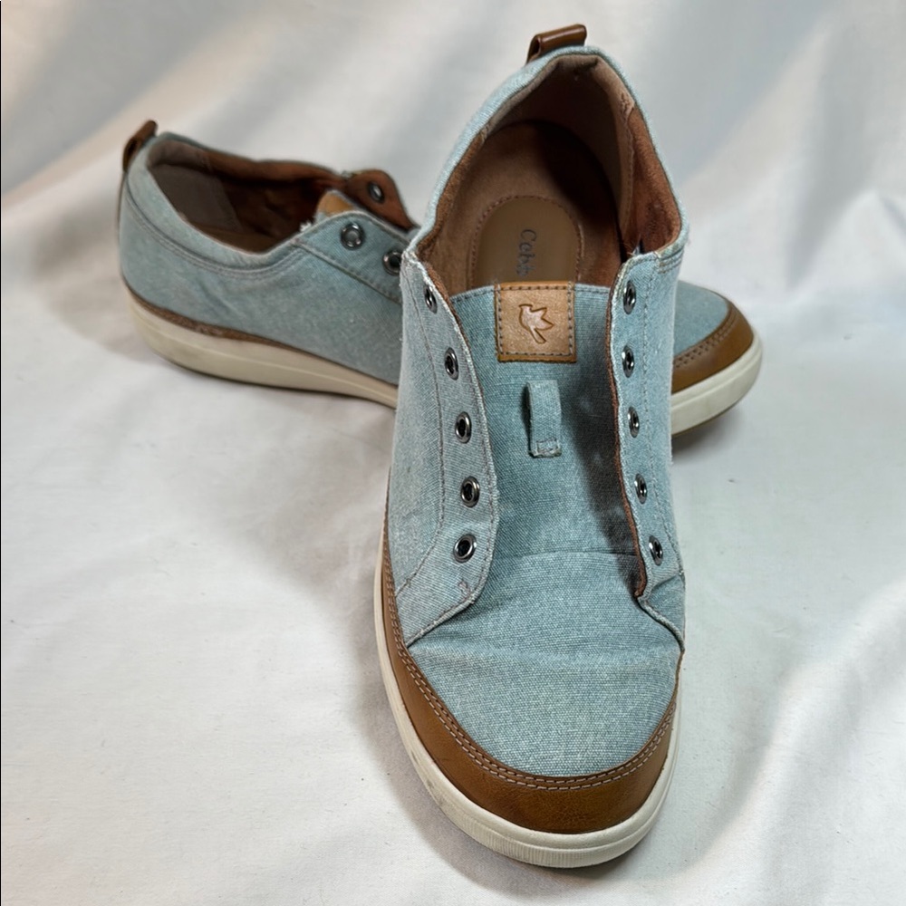 Cobb Hill by New Balance Bailee Sneakers in Mineral Blue Canvas. 9.5. No laces.